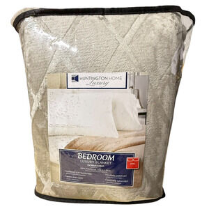 Luxurious Huntington Home King Gray Green Blanket Super Soft 100% Polyester NEW